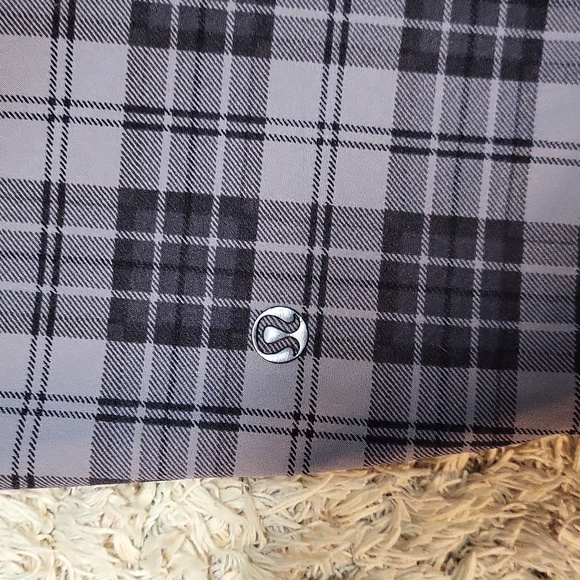 Lululemon shorts - Picture 4 of 5